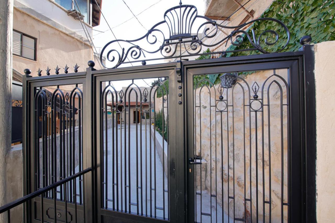 Louis Guesthouse Nazareth Exteriör bild